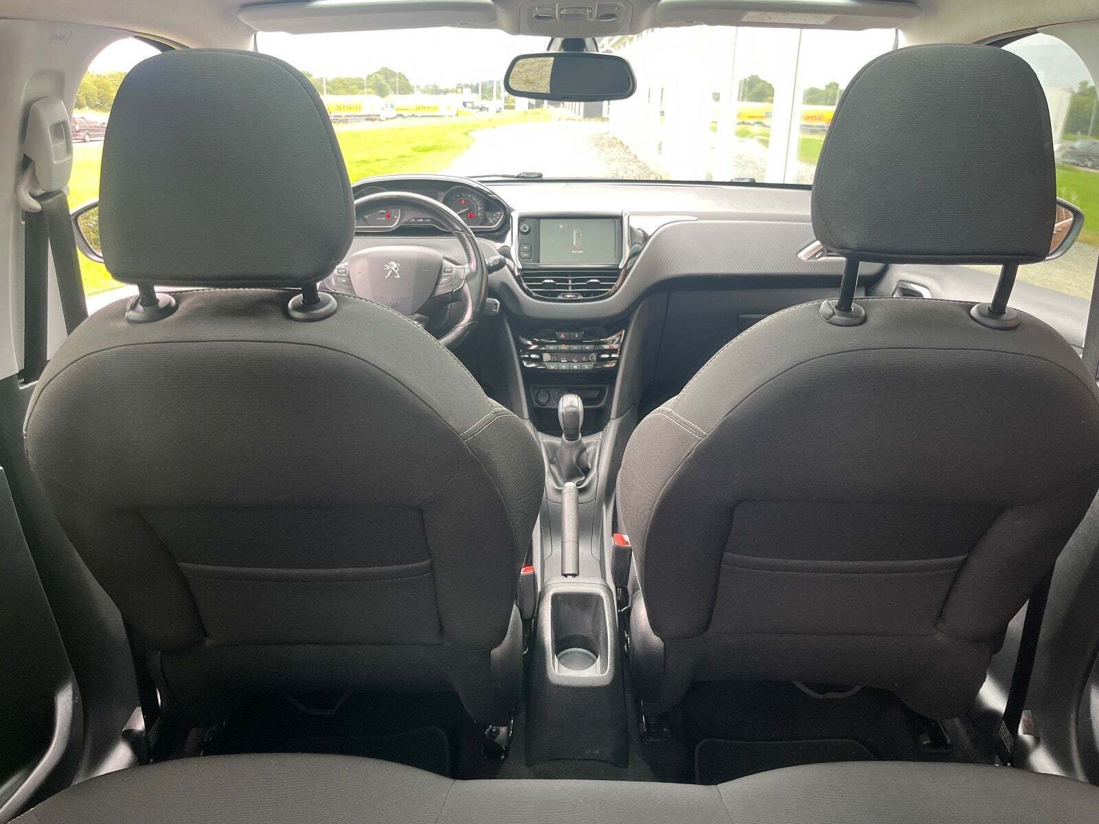 Grå Peugeot 208 fra 2015