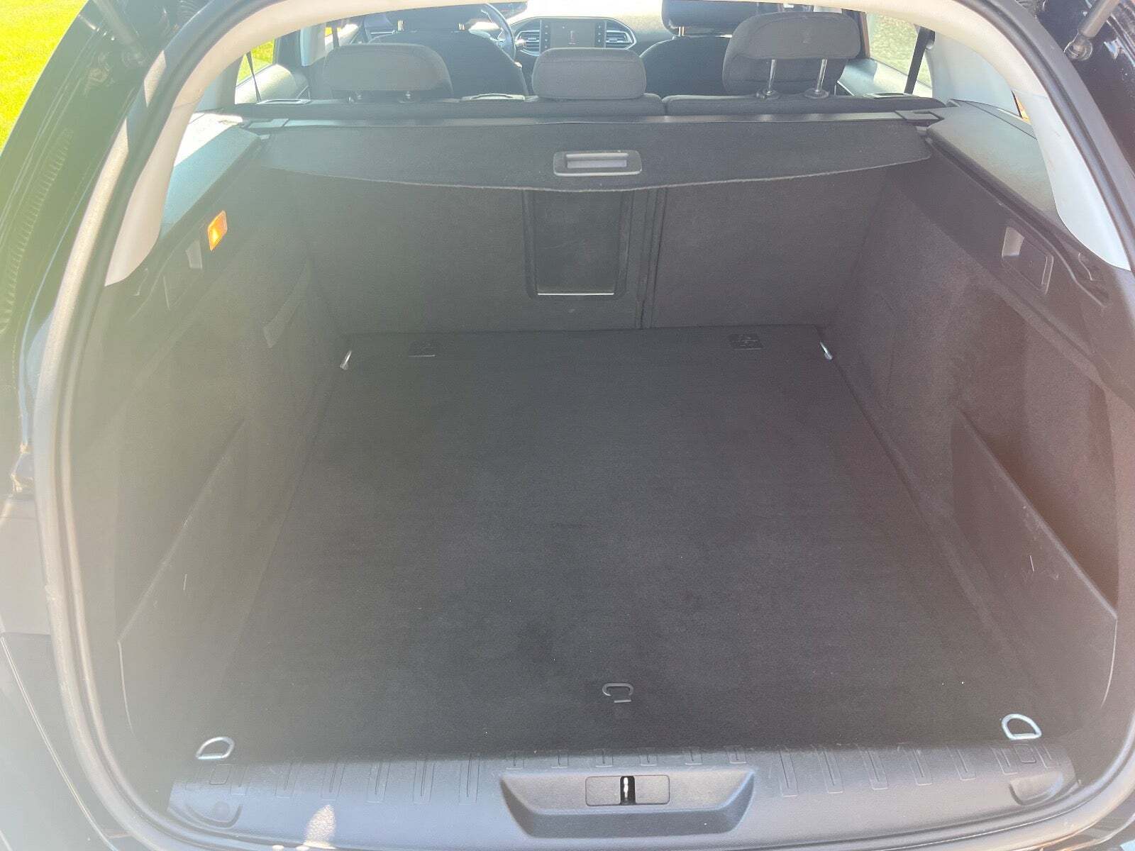 Sort Peugeot 308 fra 2014