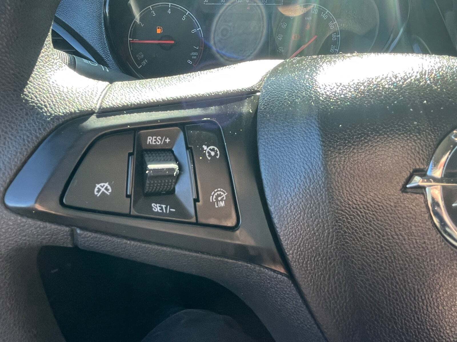 Hvid Opel Karl fra 2017