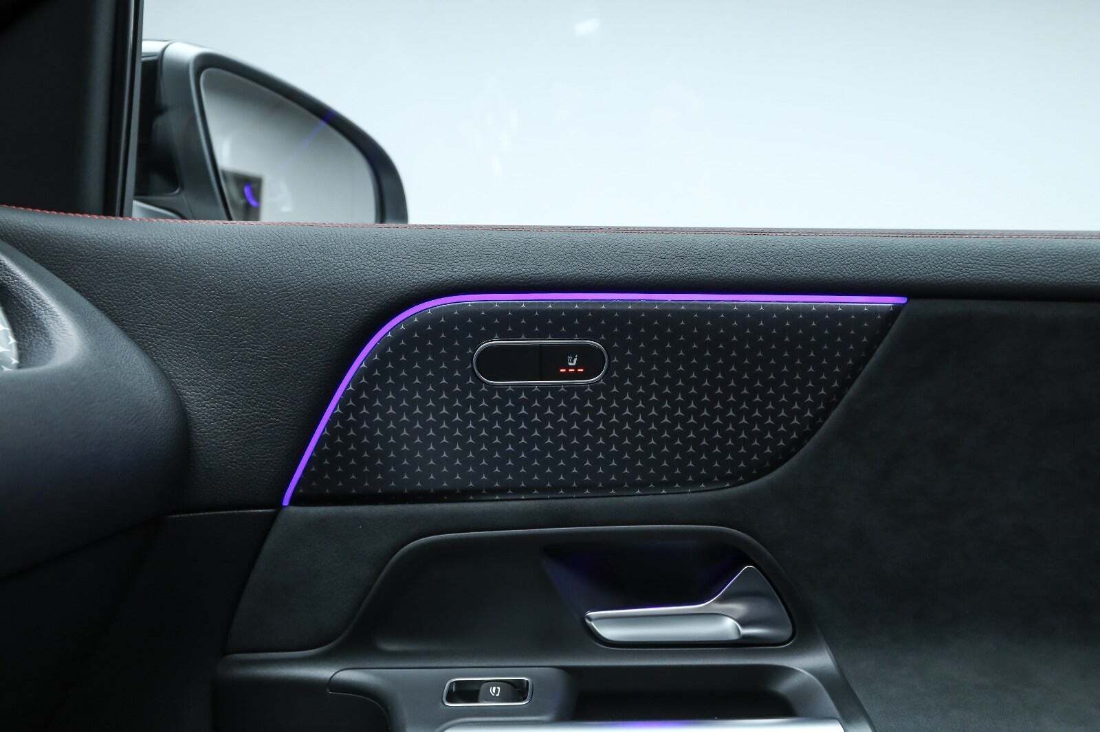 Sort Mercedes EQA350 fra 2025