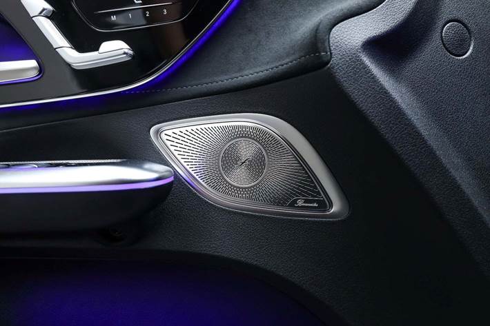 Grå Mercedes EQE350+ fra 2025