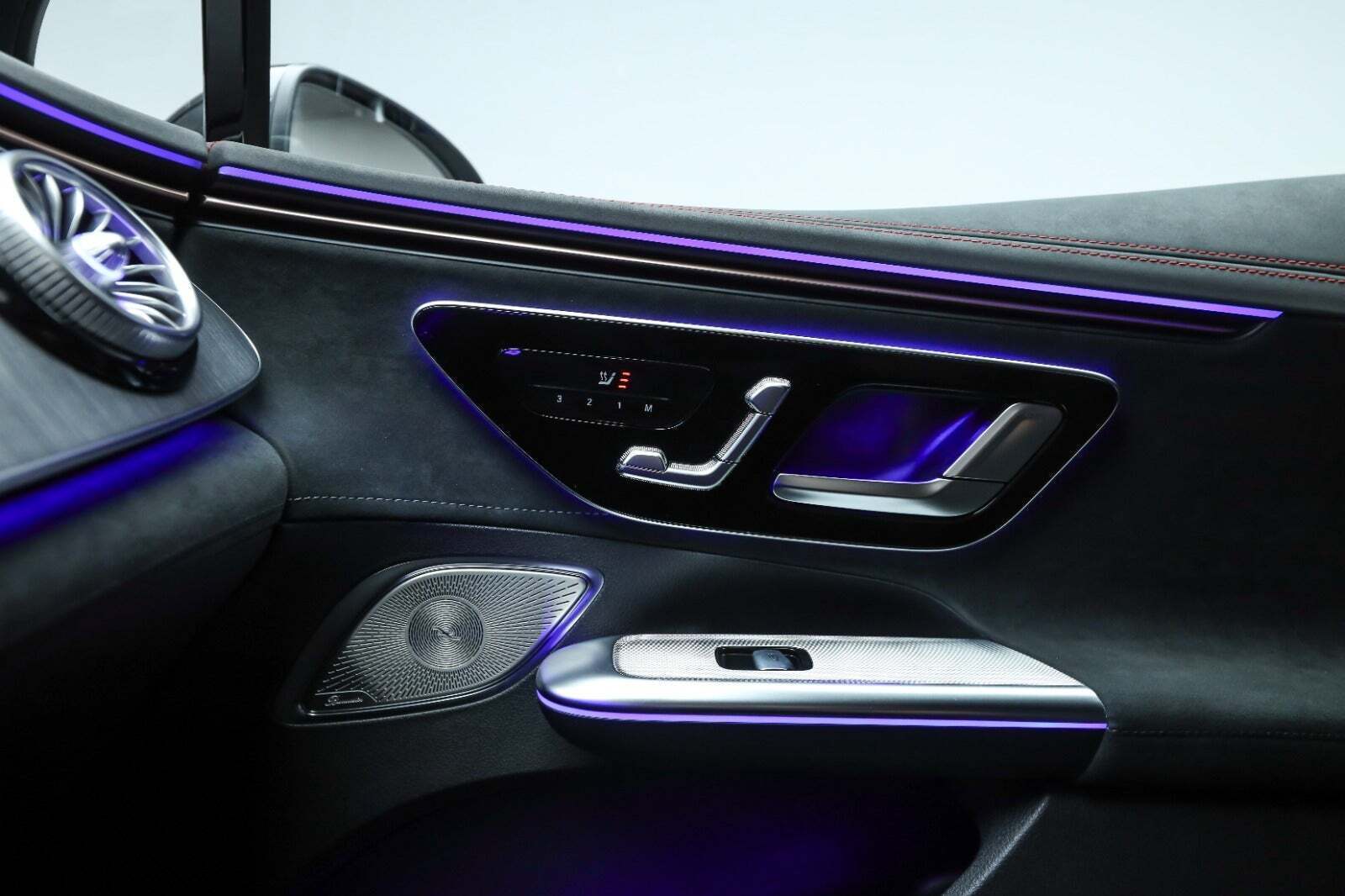 Grå Mercedes EQE350+ fra 2025