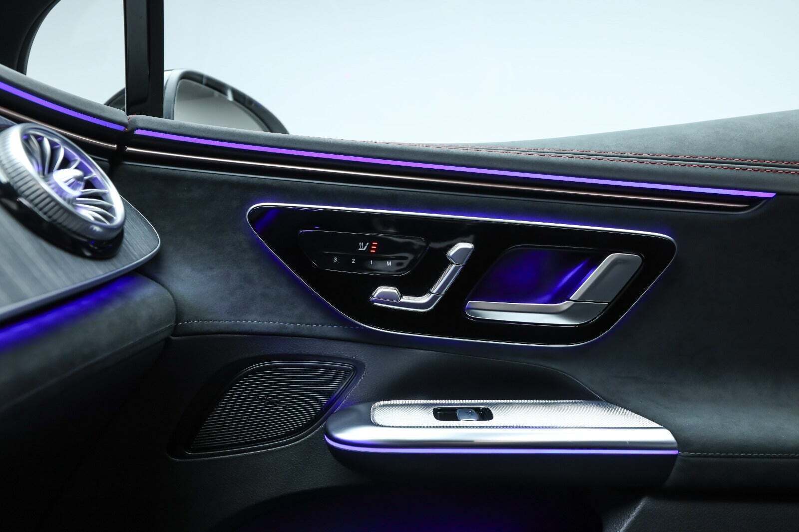 Hvid Mercedes EQE350+ fra 2025