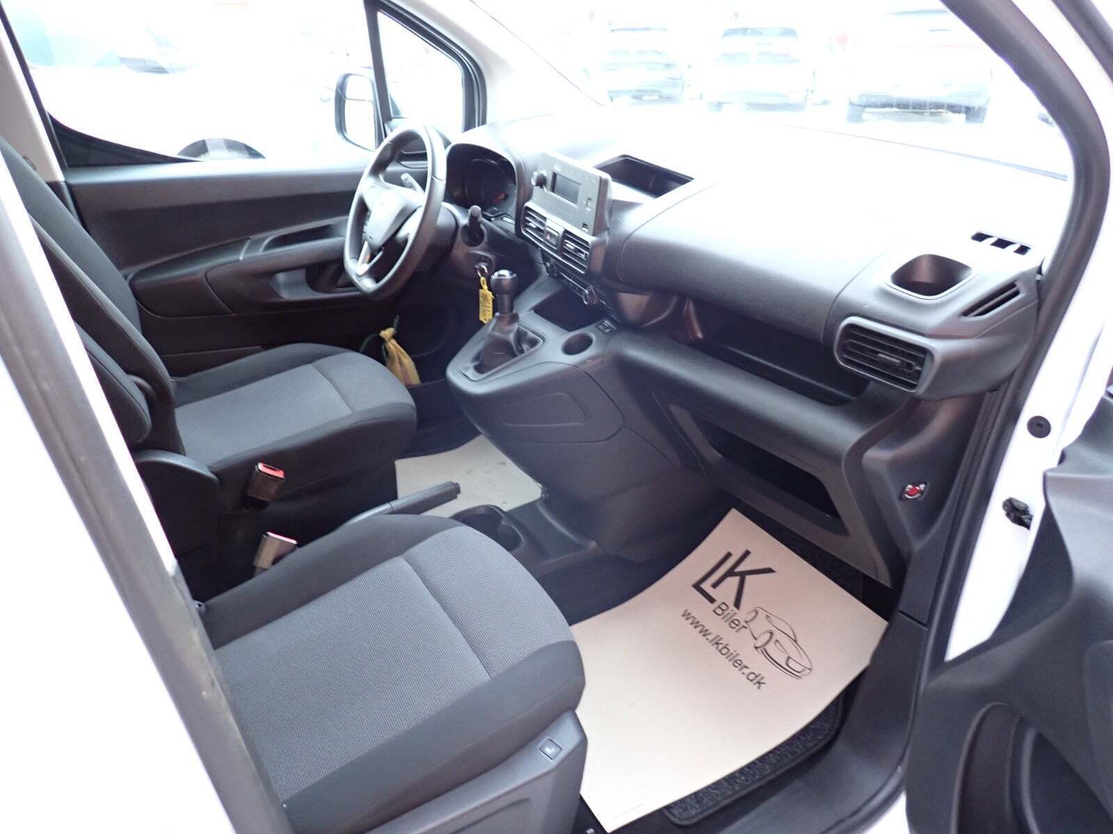 Hvid Opel Combo fra 2020