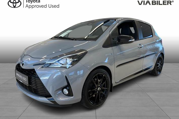Grå Toyota Yaris fra 2019 set udefra