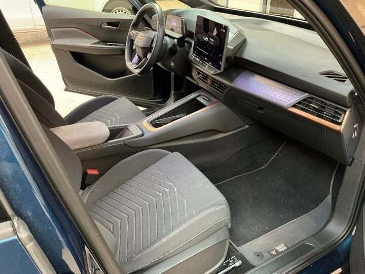 Blå Cupra Born fra 2024