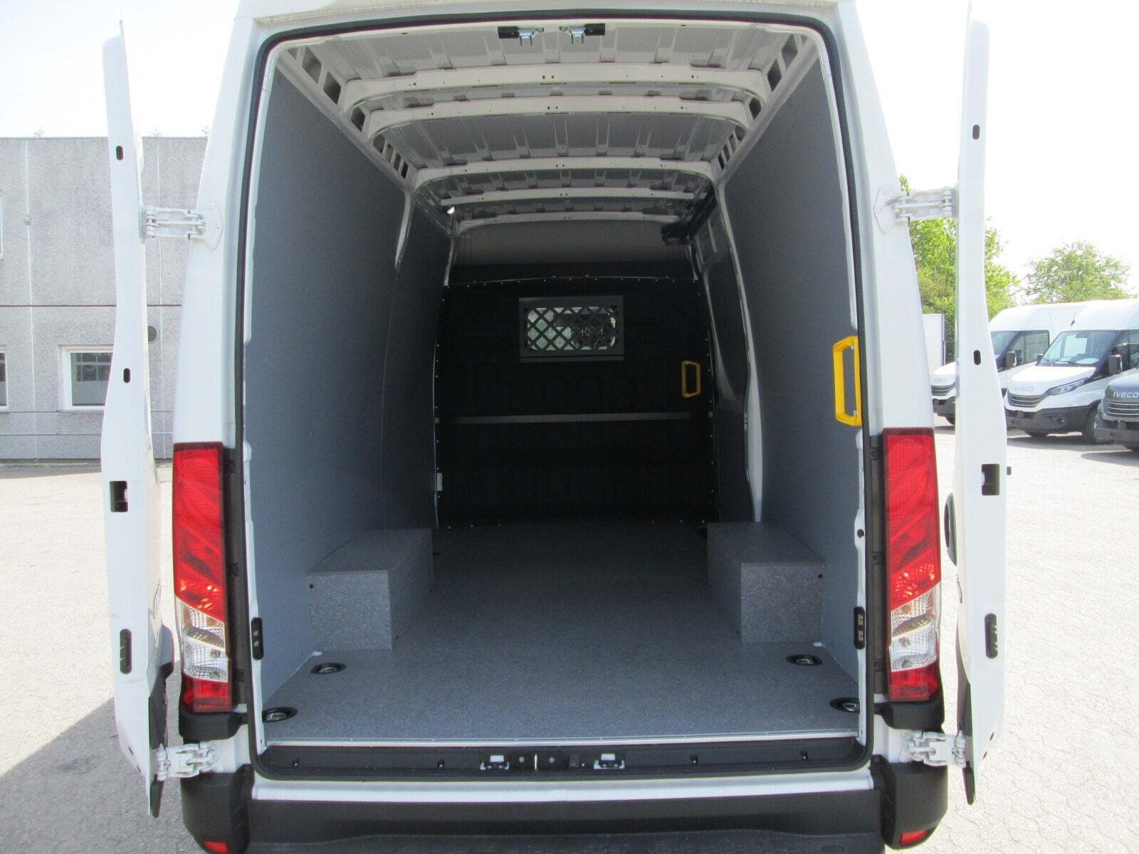 Iveco Daily 3,0 35S18 12m³ Van AG8