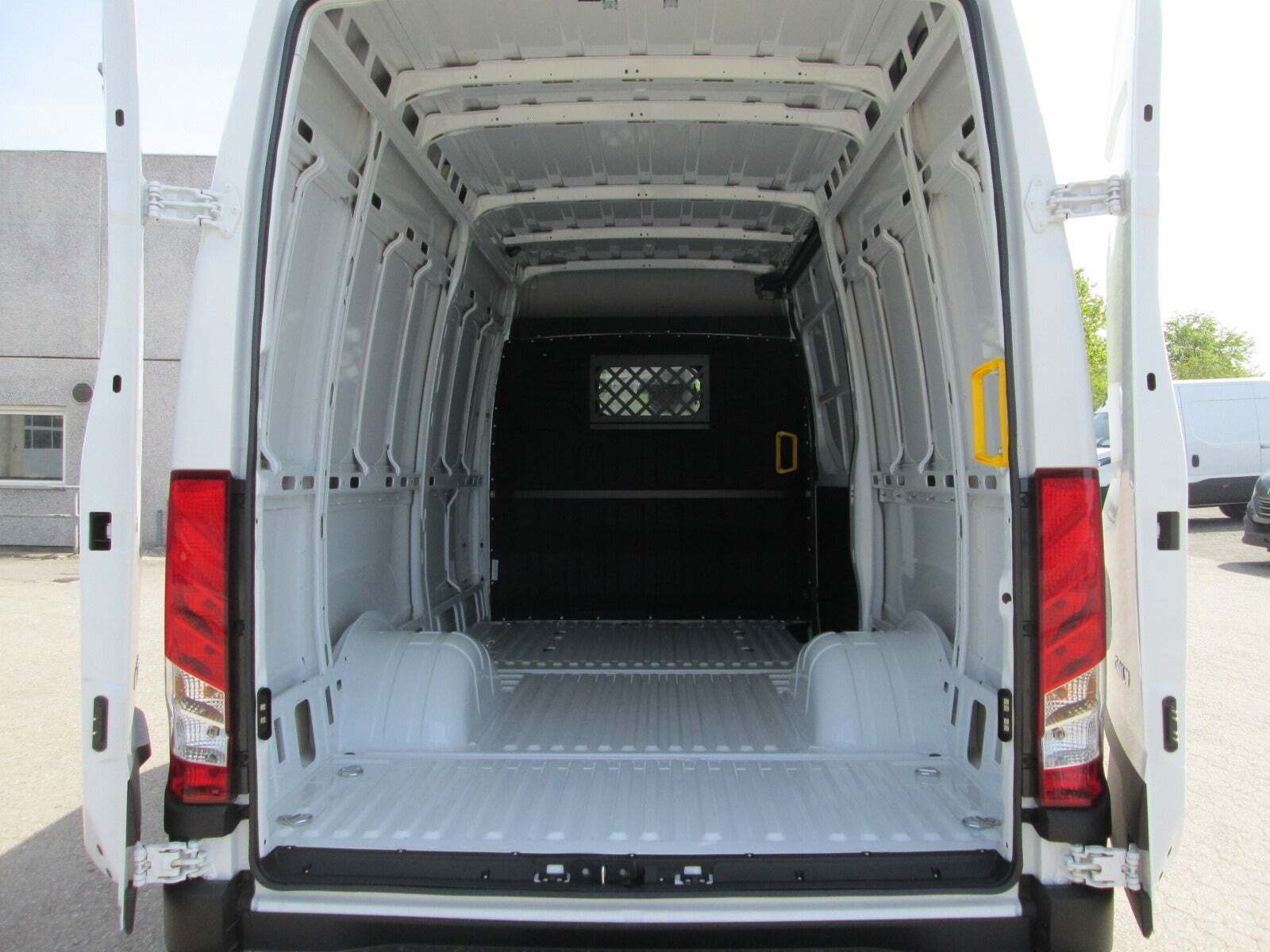 Iveco Daily 3,0 35C18 12m³ Van AG8