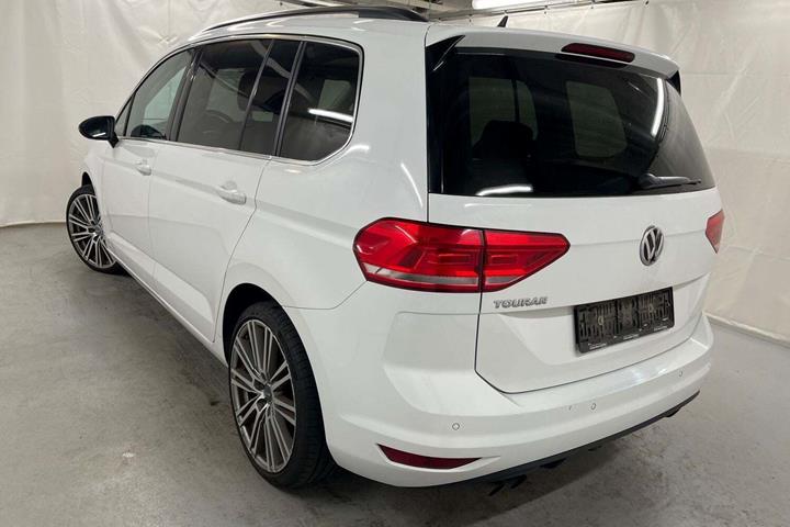 Hvid VW Touran fra 2018