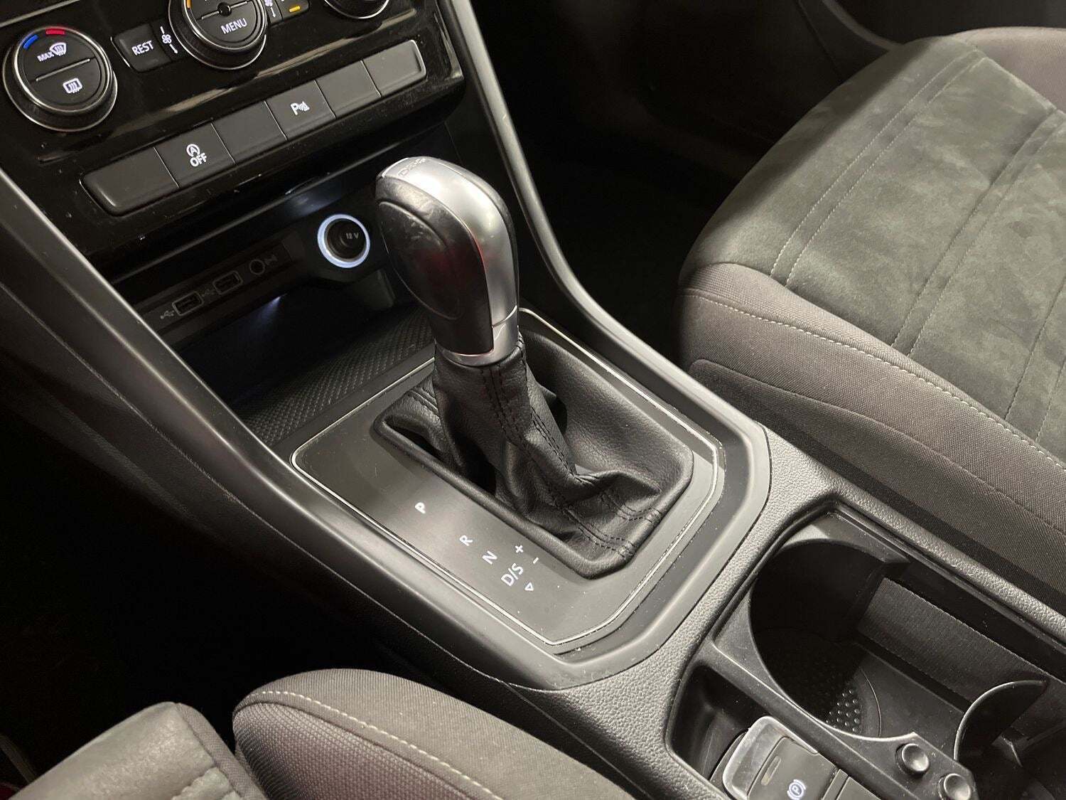 Hvid VW Touran fra 2018