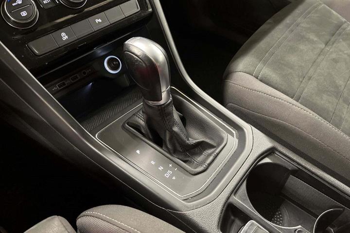 Hvid VW Touran fra 2018