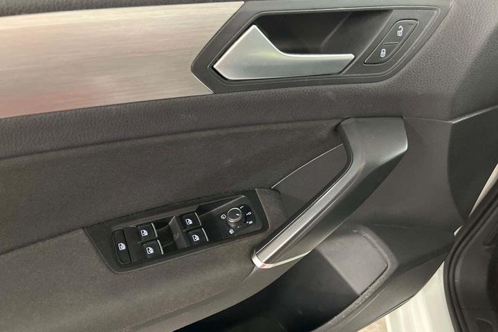 Hvid VW Touran fra 2018