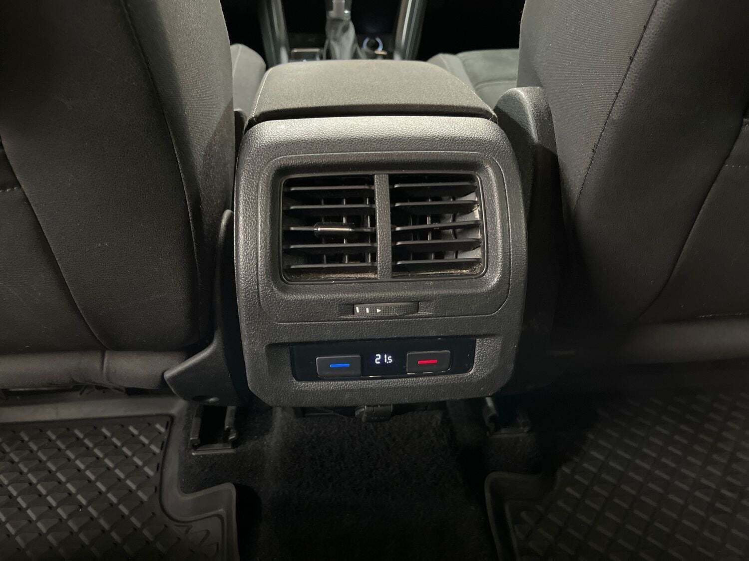 Hvid VW Touran fra 2018