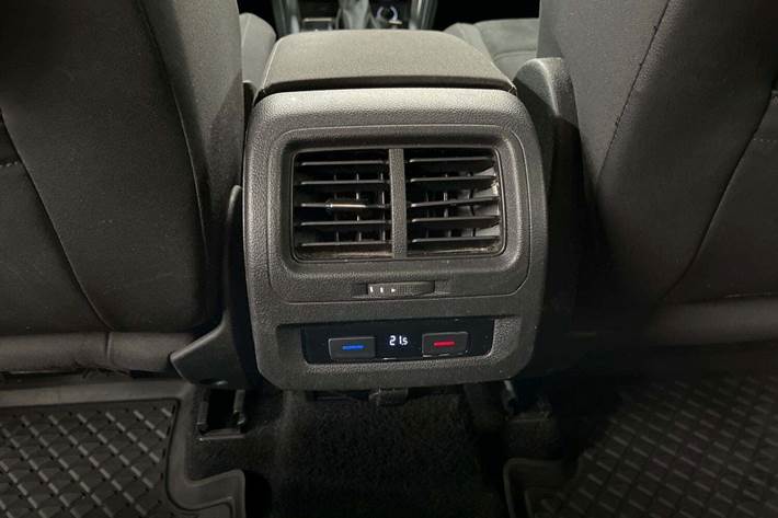 Hvid VW Touran fra 2018