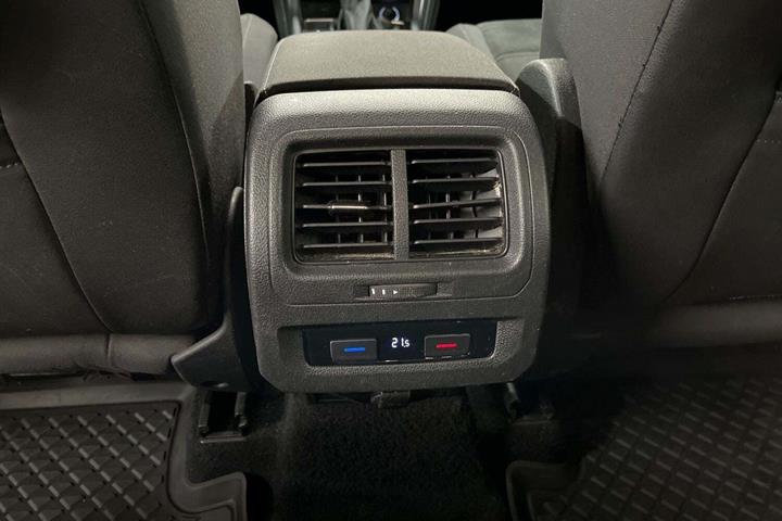 Hvid VW Touran fra 2018