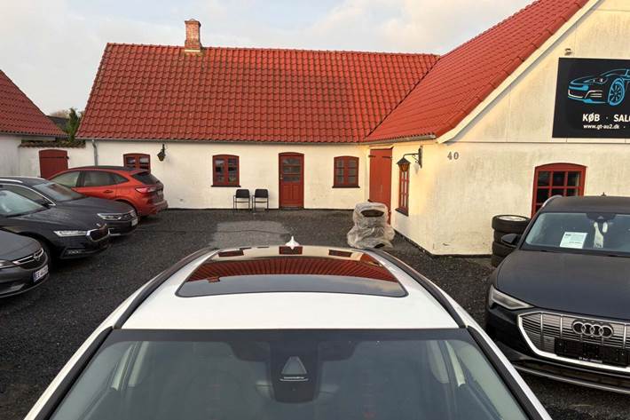 Hvid BMW 225xe fra 2017