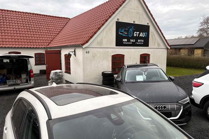 Hvid BMW 225xe fra 2017