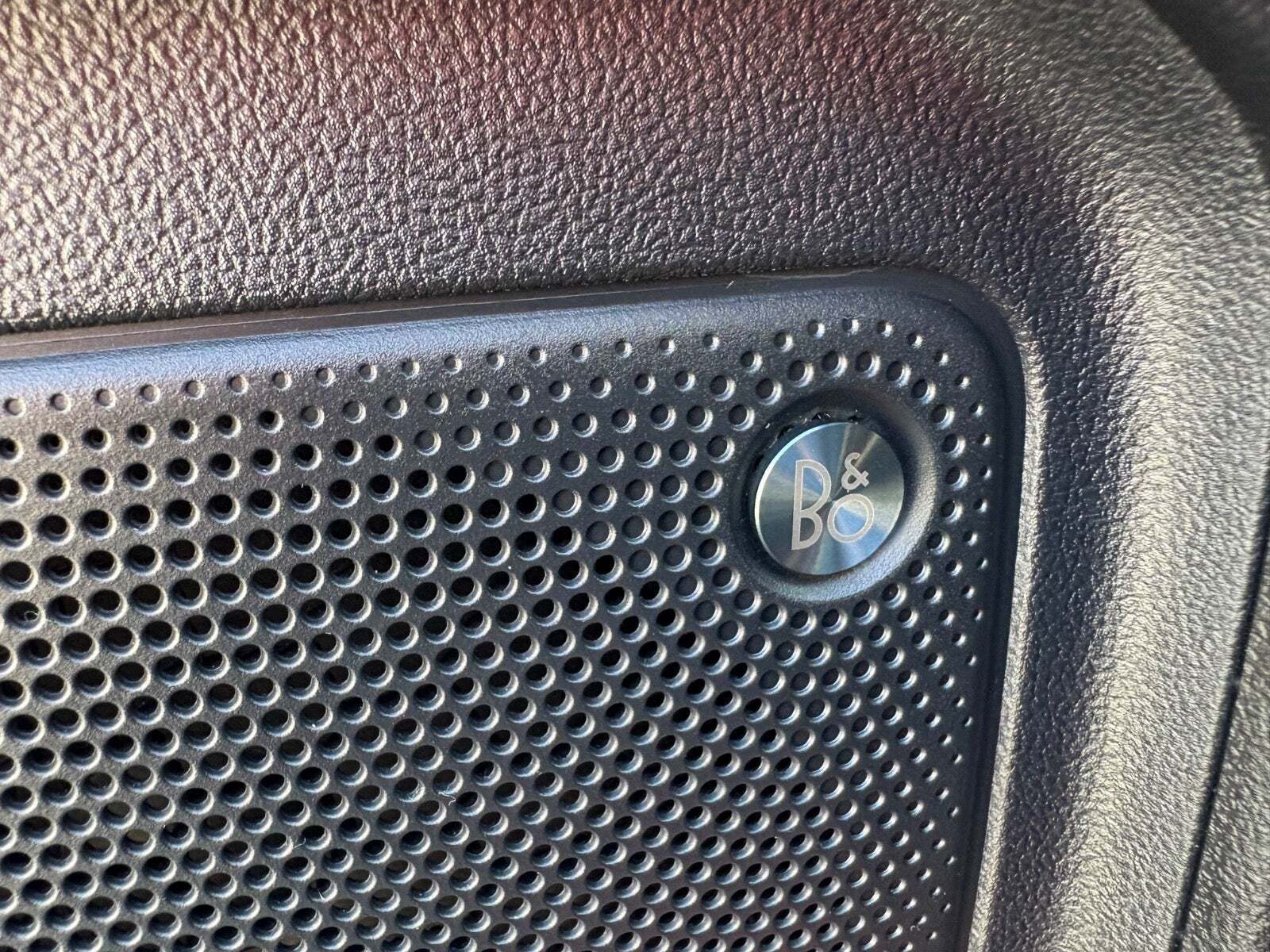 Orange Ford Kuga fra 2020