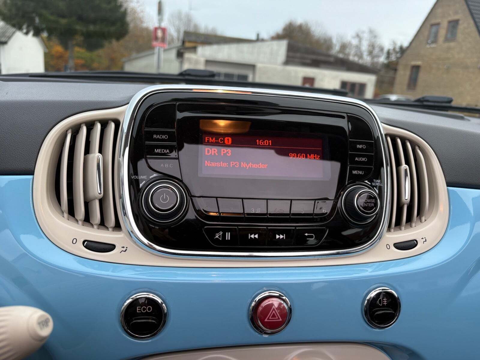 Blå Fiat 500C fra 2015