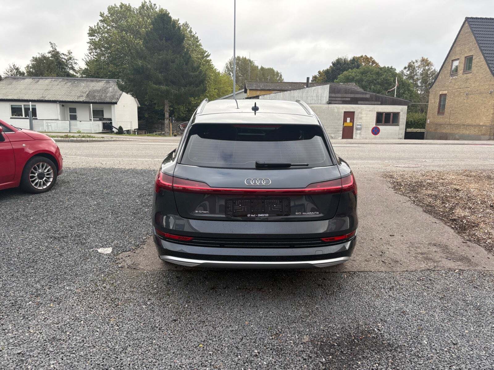 Grå Audi e-tron fra 2020