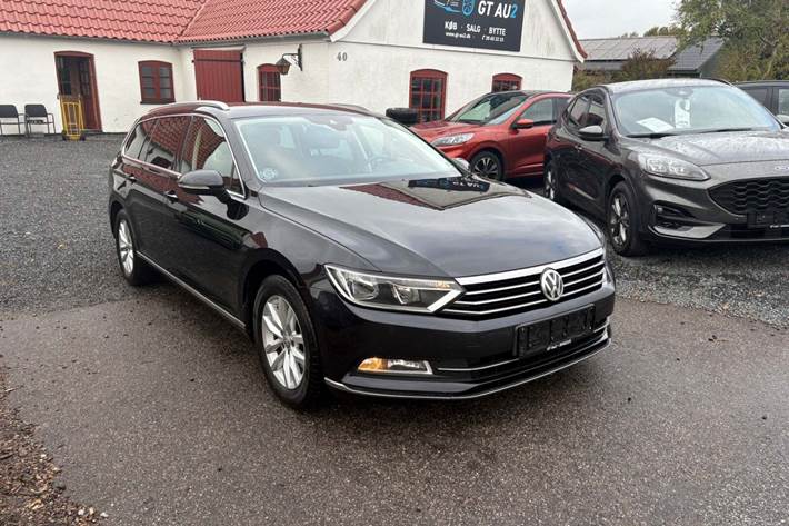 Sort VW Passat fra 2018 set udefra
