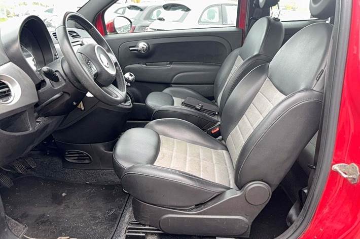 Rød Fiat 500 fra 2011