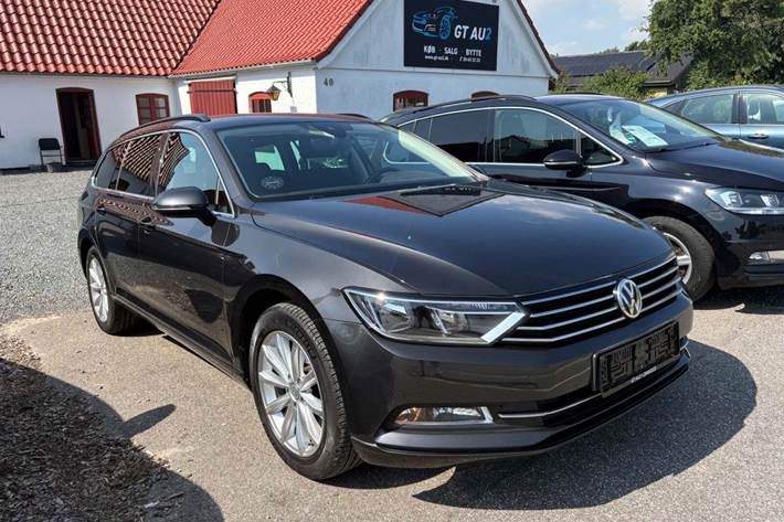 Grå VW Passat fra 2018 set udefra