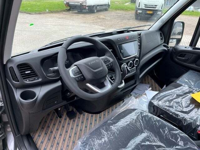 Sort Iveco Daily fra 2025