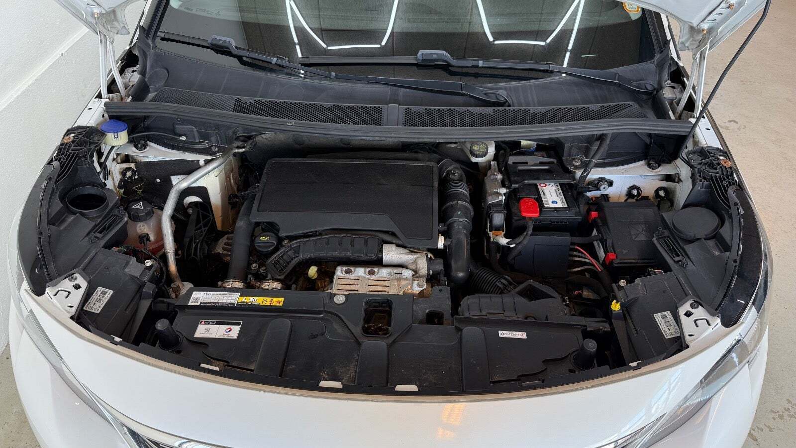 Hvid Peugeot 5008 fra 2018