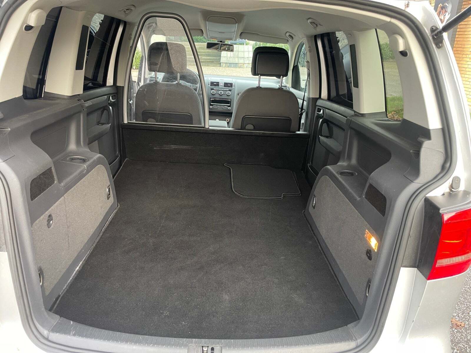 Sølv VW Touran fra 2013