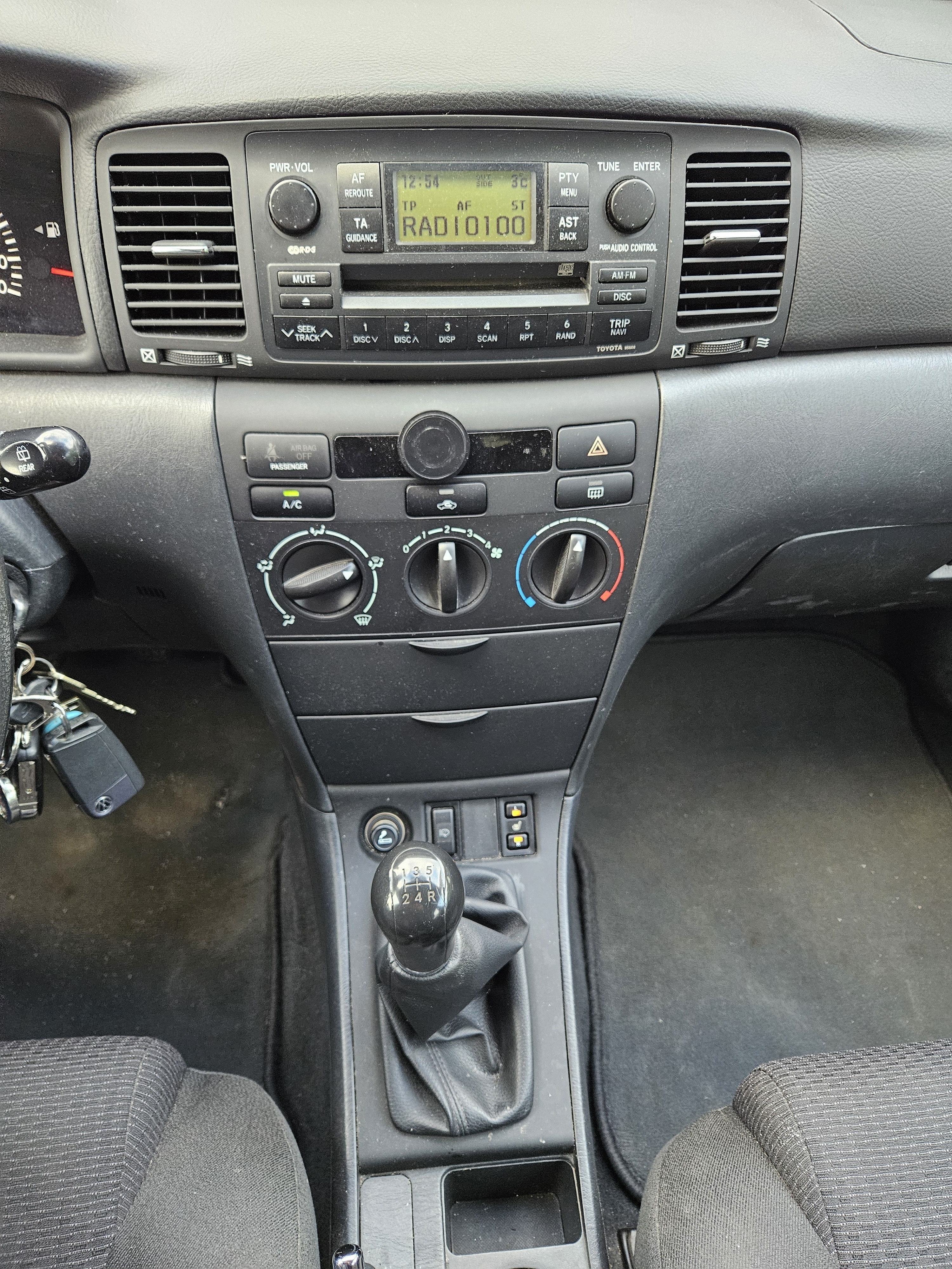 Grå Toyota Corolla fra 2006