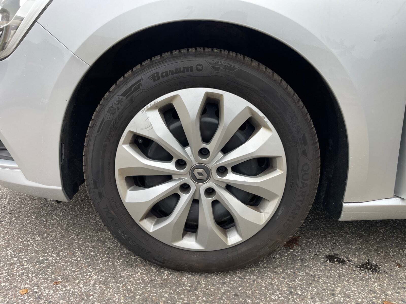 Sølv Renault Megane IV fra 2016