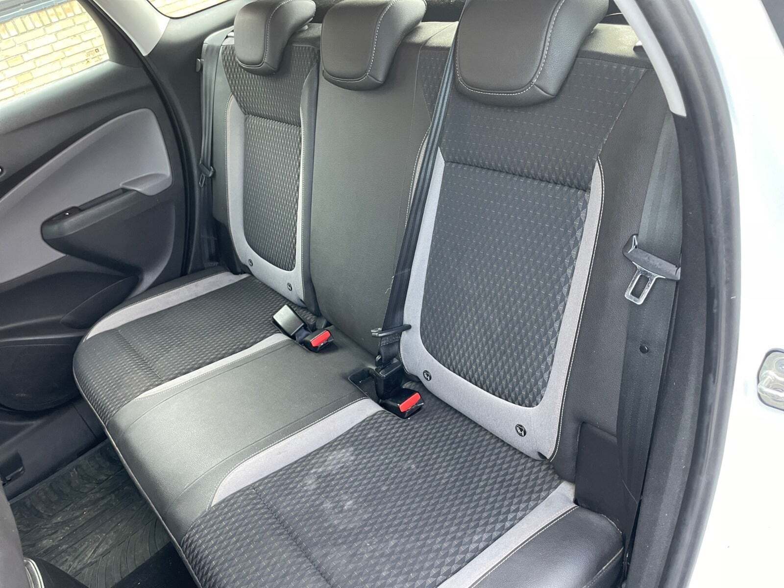 Hvid Opel Crossland X fra 2018