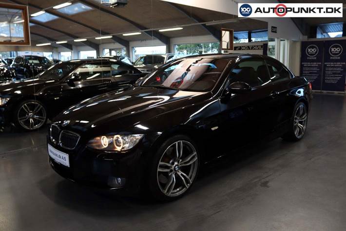 Sort BMW 335i fra 2007 set udefra