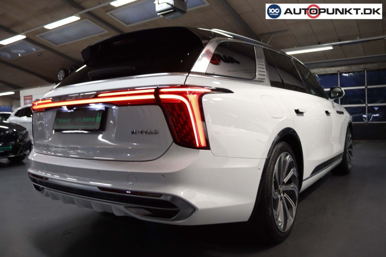 Hvid Hongqi E-HS9 fra 2024