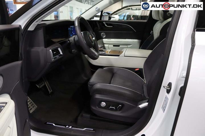 Hvid Hongqi E-HS9 fra 2024 set indefra
