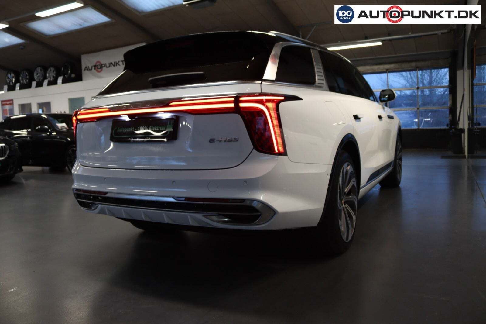 Hvid Hongqi E-HS9 fra 2024