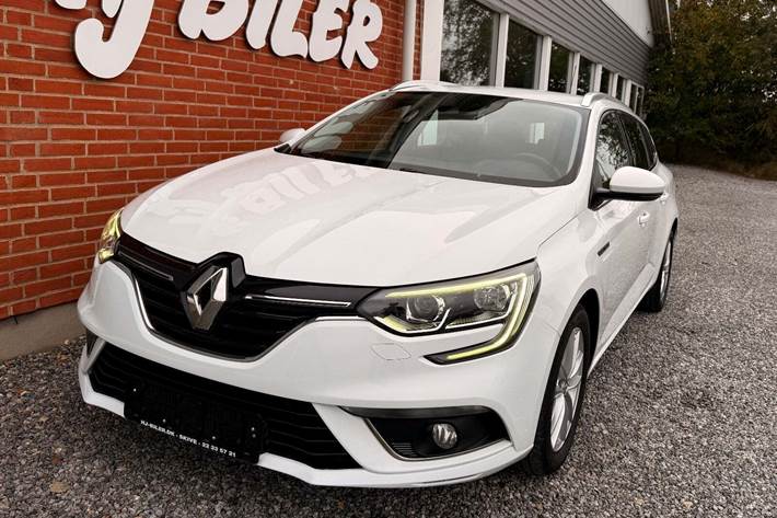 Hvid Renault Megane IV fra 2017 set udefra