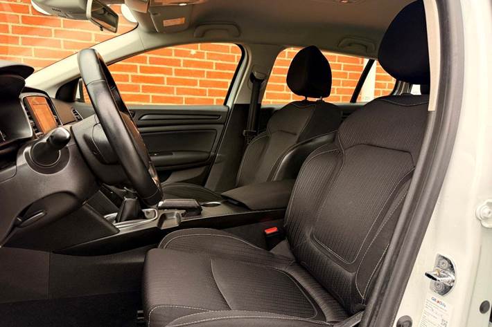 Hvid Renault Megane IV fra 2017