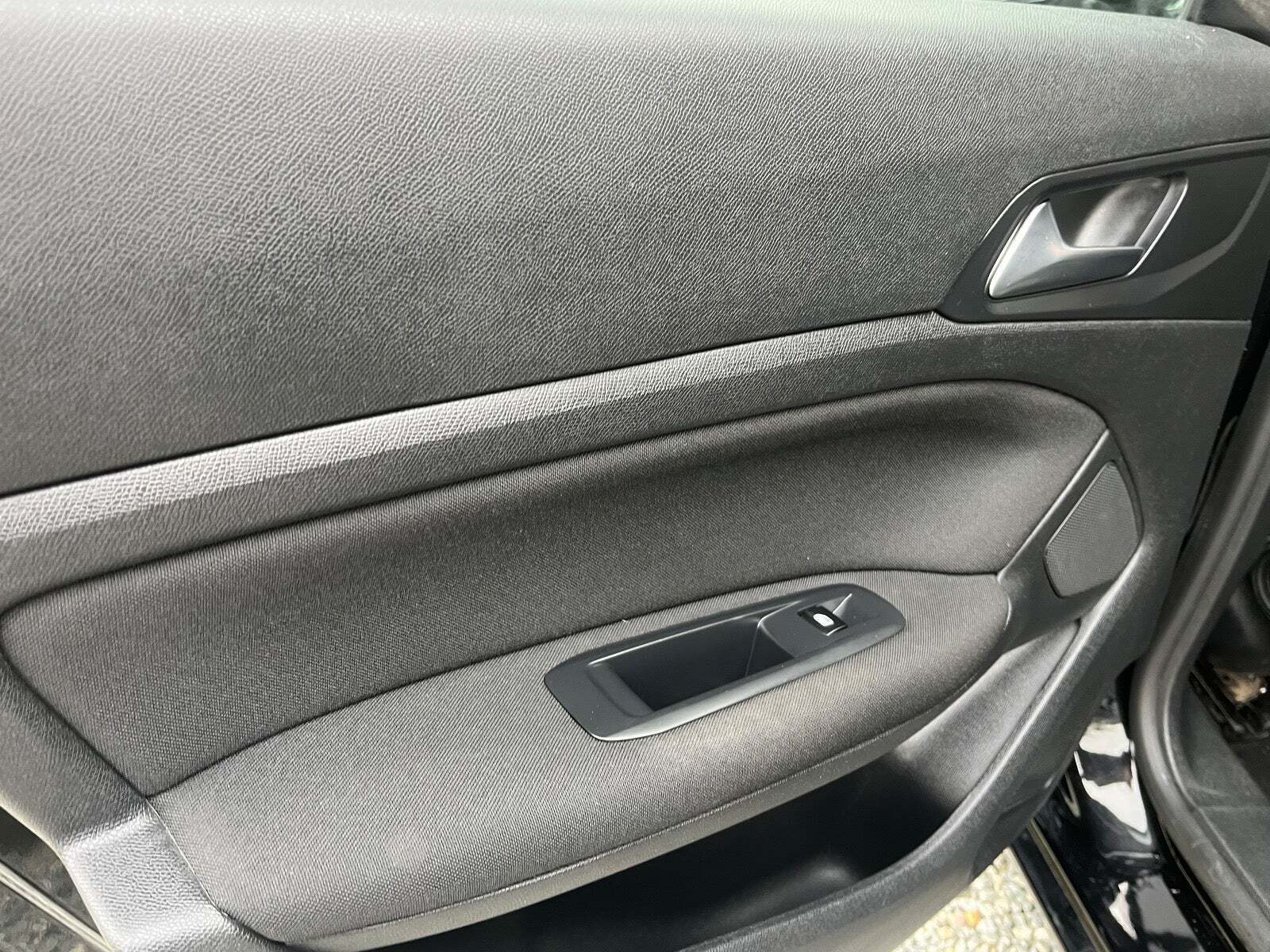 Sort Peugeot 308 fra 2016