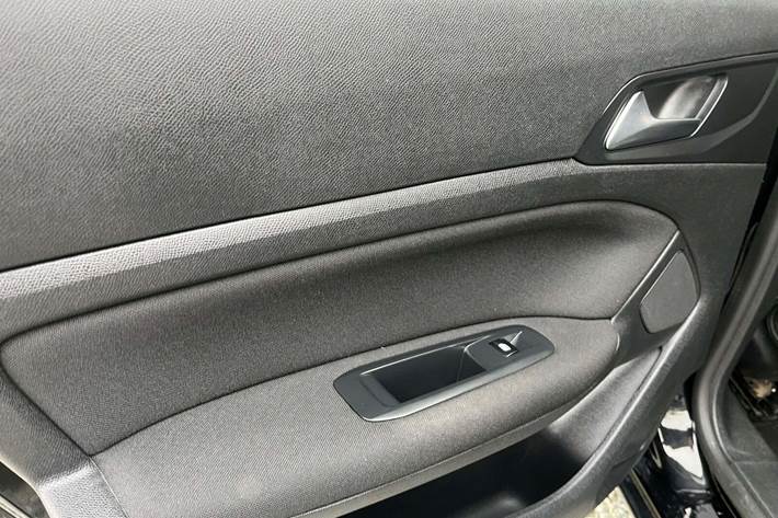 Sort Peugeot 308 fra 2016