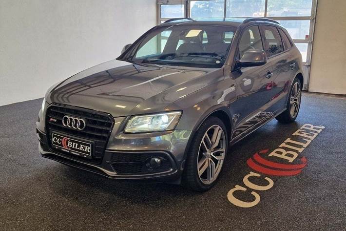 Grå Audi SQ5 fra 2016 set udefra