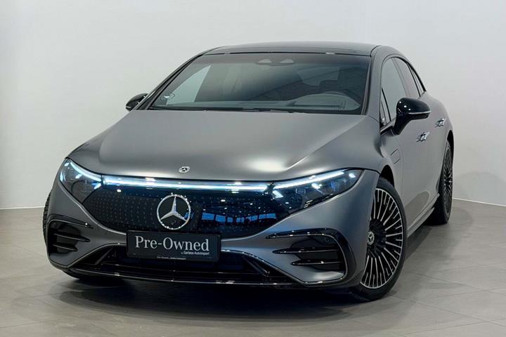 Grå Mercedes EQS580 fra 2022 set udefra