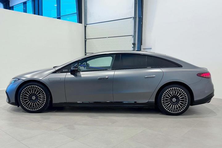Grå Mercedes EQS580 fra 2022