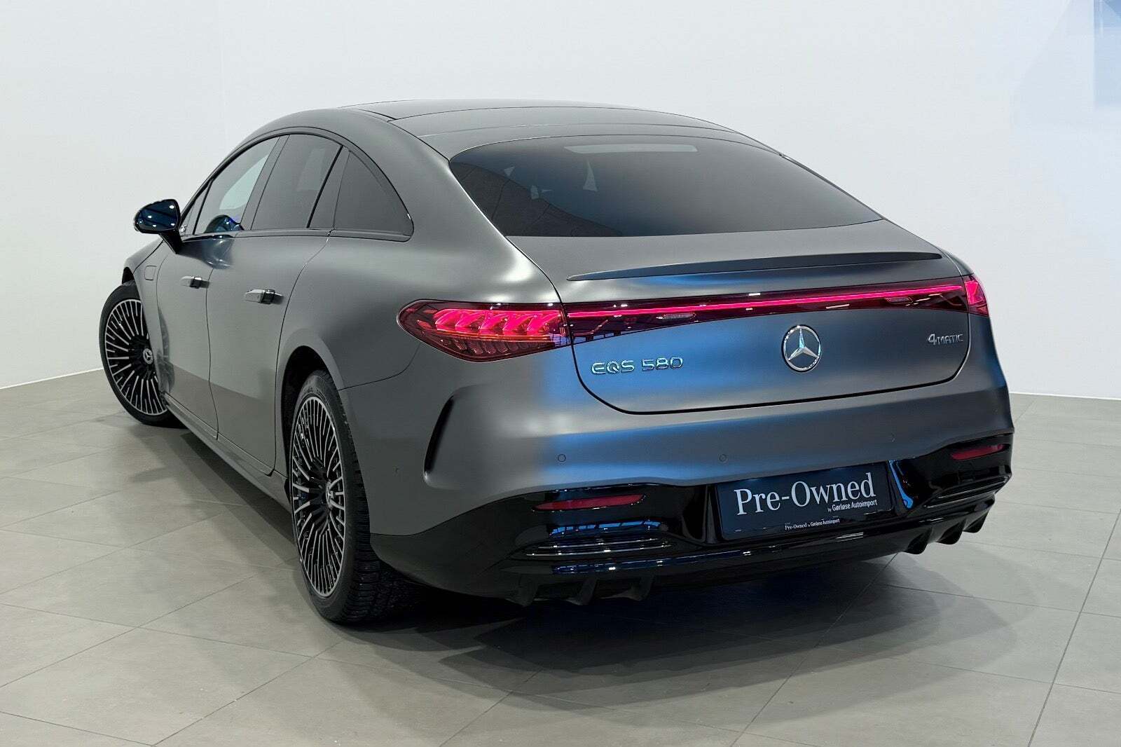 Grå Mercedes EQS580 fra 2022