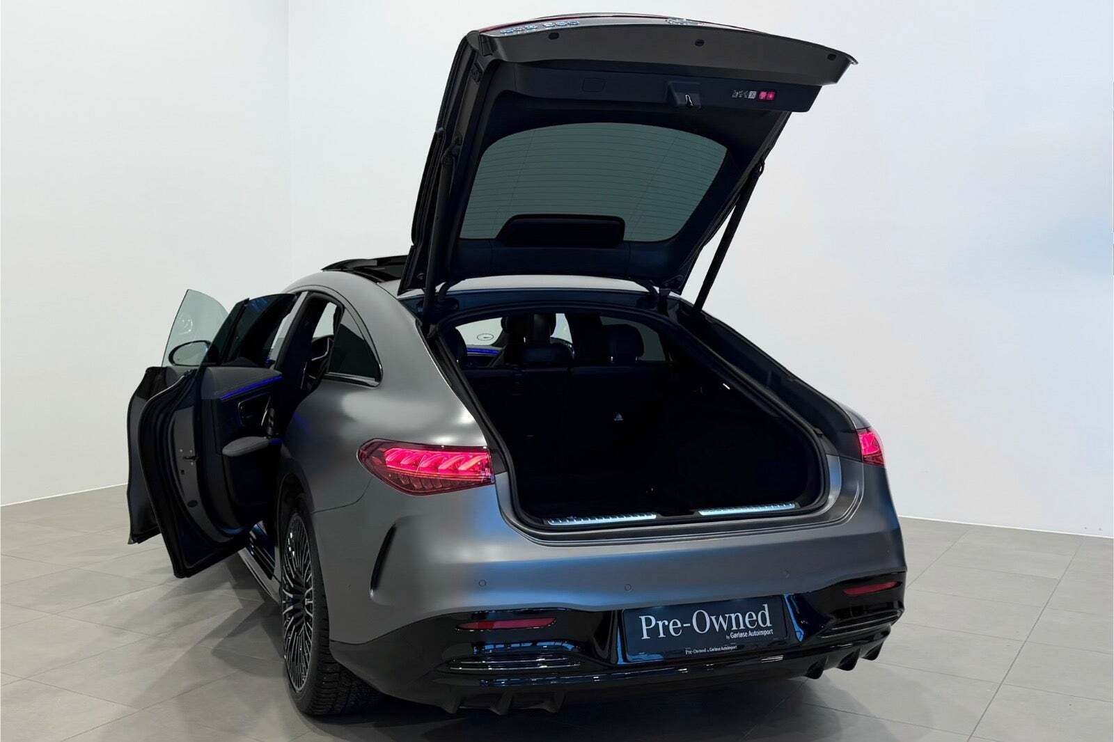 Grå Mercedes EQS580 fra 2022