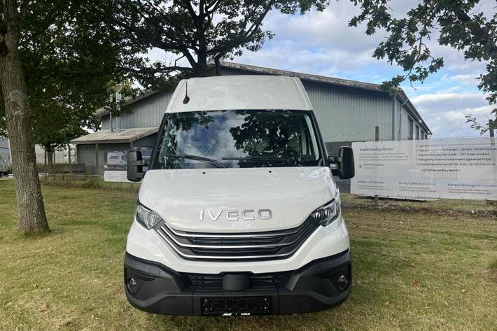 Hvid Iveco Daily fra 2025