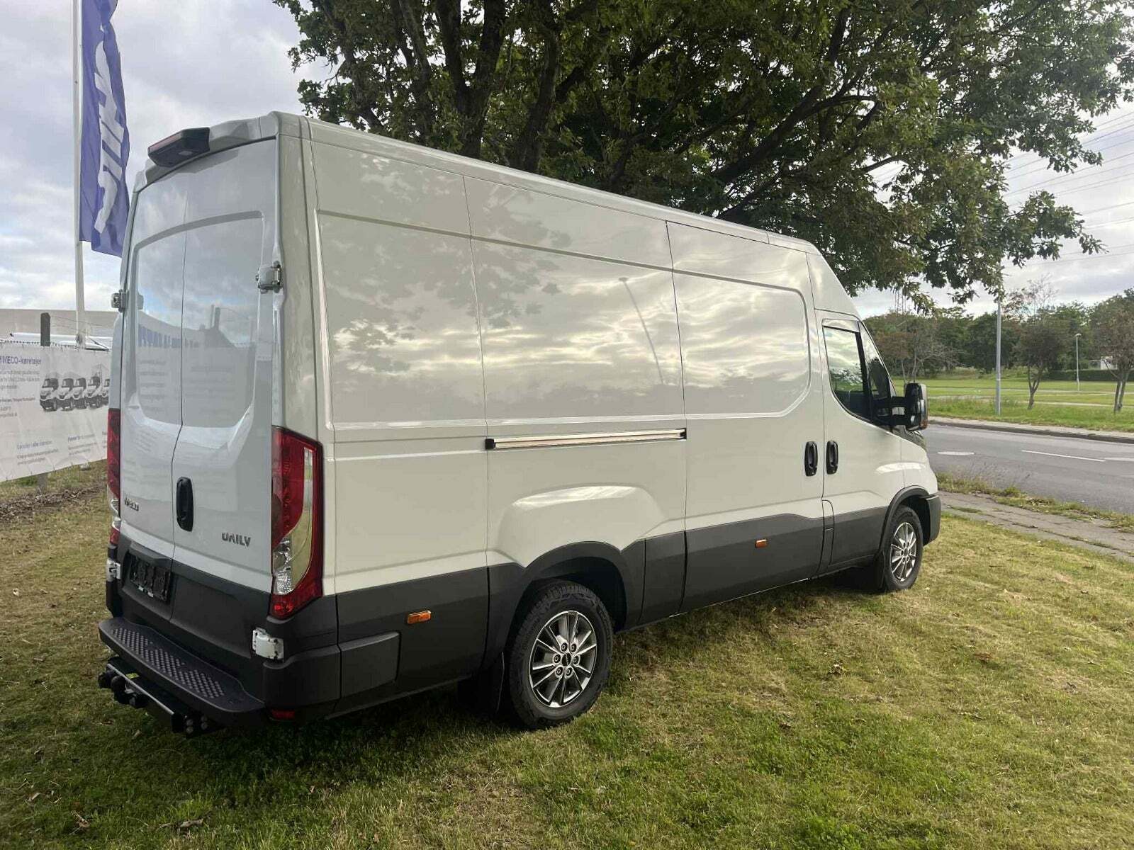 Hvid Iveco Daily fra 2025