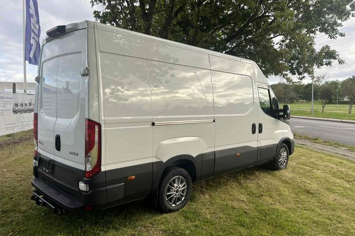 Hvid Iveco Daily fra 2025