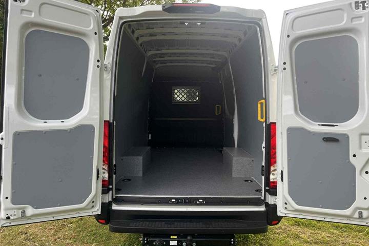 Hvid Iveco Daily fra 2025